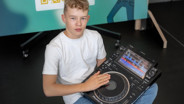 Alustavad diskorid lihvivad DJ koolis oma oskusi